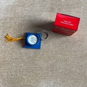 VINTAGE (MID-LATE 80’S - EARLY 90’S) AVON HAT’S OFF PHOTO KEY CHAIN